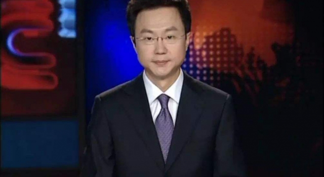 央视主播指肖华的话就是笑话 网友：最近爱上联播了