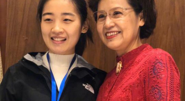 包贝尔妈妈错认周冬雨 周冬雨在线约合影 岳云鹏凑热闹