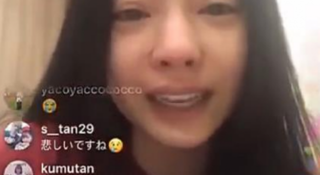 具荷拉直播时痛哭 网友：殊不知最亲近的人最难过