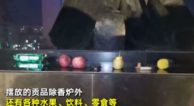 医学生考前拜华佗孙思邈像 学生：拜拜讨个吉利