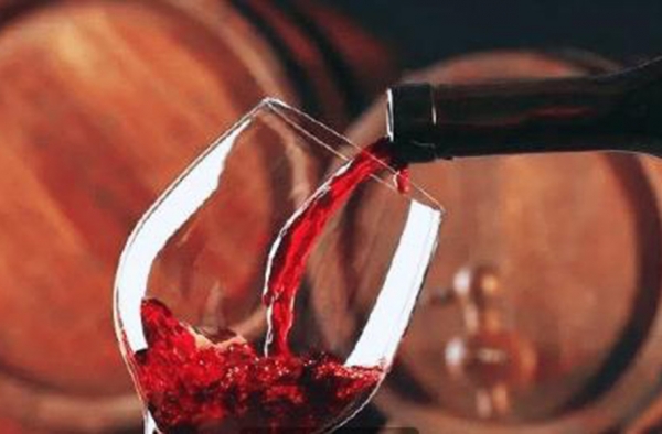 为什么喝红酒只倒三分之一杯 别不懂装懂 这3点是关键