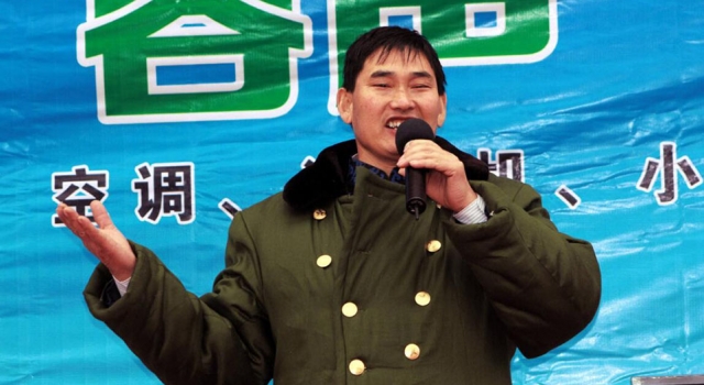朱之文回应家门被踹 评论区翻车 网友：一看就不是本人