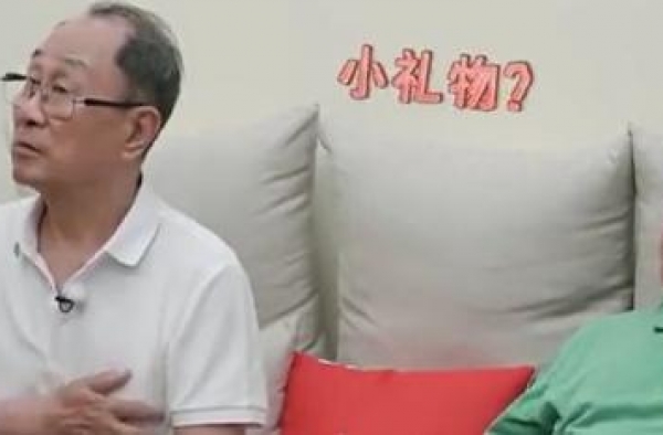 黄渤为这位老奶奶默默流泪，《忘不了餐厅》里的老人让人心痛