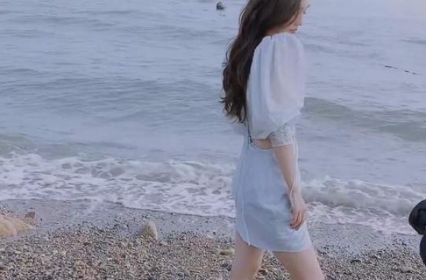 杨颖照片零修图，网友赞：身材完美，没有一丝赘肉