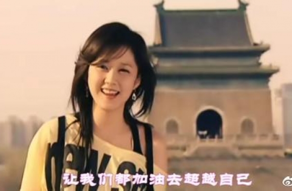 还记得《北京欢迎你》里的张娜拉吗？她现在长这样