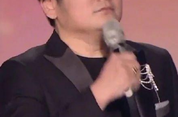 王一博失误，周笔畅跑调若是车祸，姐姐们短裙被拍就是一场灾难