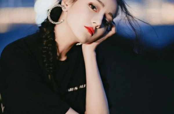 娜扎张予曦暗斗？