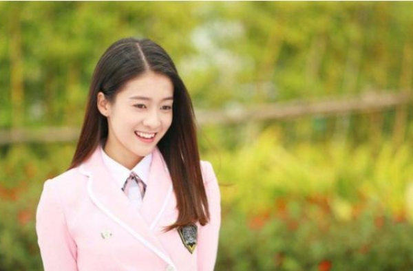 她意外把妹妹带进了演艺圈，如今妹妹事业顺利，她却依旧无人问津