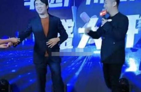 郎朗胡海泉接网红商演，现场简陋接地气，世界级大师频频走穴