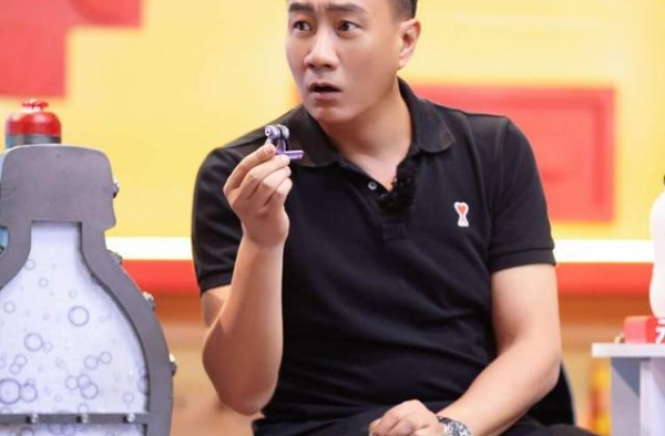 玩得认真却被康康九儿吐槽表现一般？胡军：没想到回家还要聊游戏