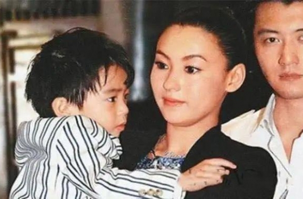 谢霆锋不顾王菲感受，越来越注重与张柏芝和儿子的关系