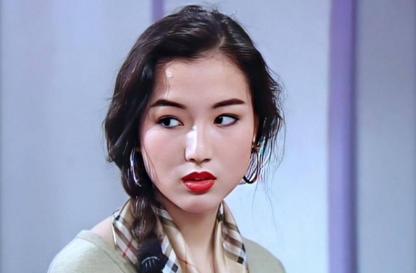 郑秀文：满脸胶原蛋白的样子反而更迷人
