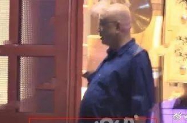 都是大了肚子，徐峥的反应也太搞笑了
