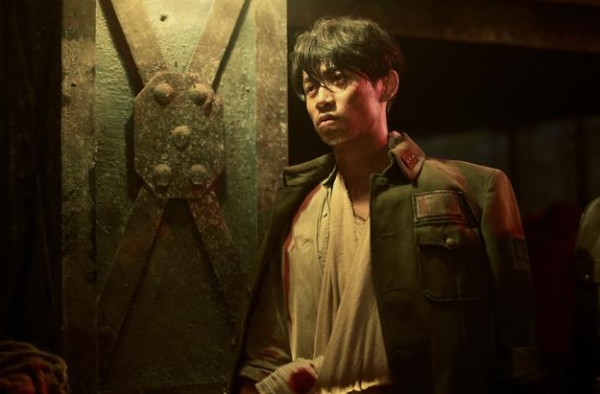 “朱胜忠”魏晨：长发更符合疯子、艺术家气质丨《八佰》演员说