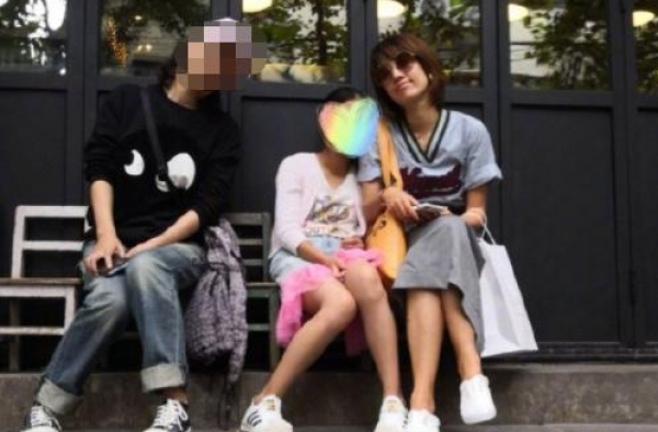 马伊琍晒死亡视角素颜照，44岁离婚的她，凭什么不怕被嘲笑？