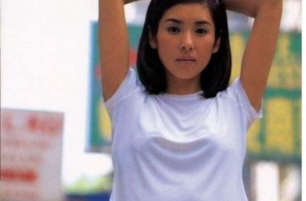60岁黑木瞳成日本不老魔女，51岁许晴生图如少女，真驻颜有术