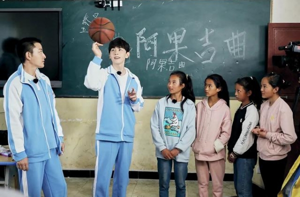 “极挑团”助力圆梦！邓伦组织高燃篮球赛