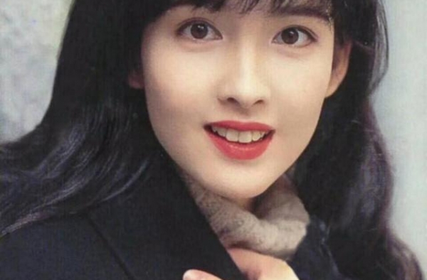 53岁周慧敏情绪泛滥，接连晒出往日旧照，就连霍启刚都直呼女神