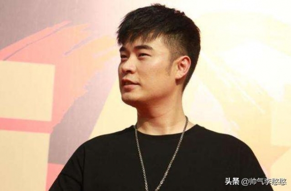 郑爽直播发飙，业内人士：跟她合作倒了八辈子霉了
