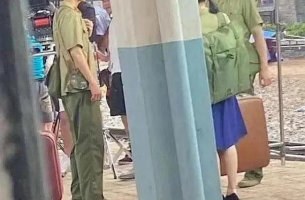 肖战出演《王牌》再添实锤，路透又一次曝光，剧中演士兵英气十足