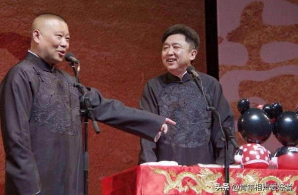 一个驱赶路人，一个给路人道歉，德云社于谦给李佳琦上了一课