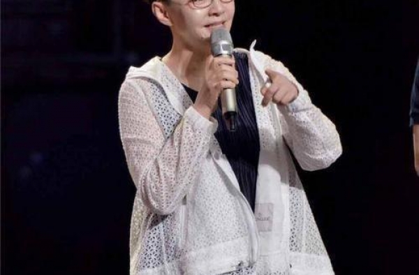 北京人艺回应宋丹丹退休，宁静艺人要做艺不是卖人设，肖战晒自拍