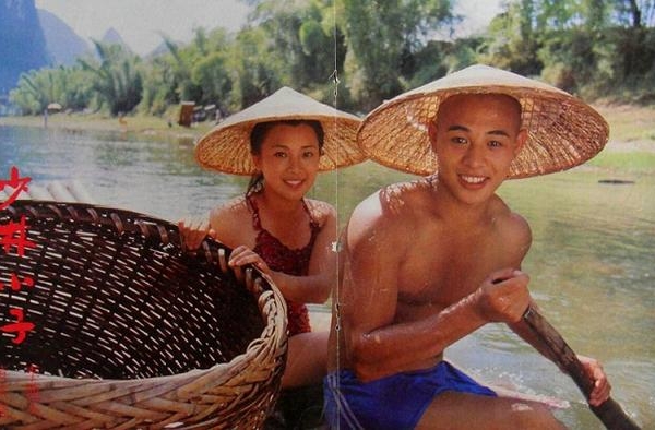李连杰见利智第一眼，转身就抛弃了哺乳期的妻子，此生有负黄秋燕