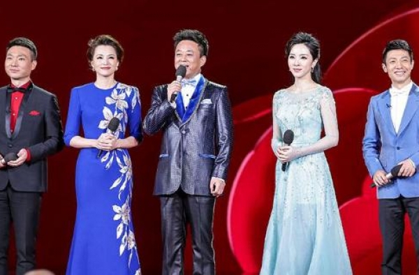 前央视主持人因频道改版转行，和孙俪搭戏再走红，33岁荣获影帝