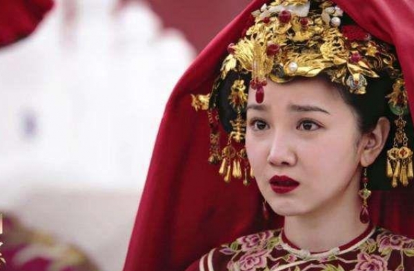 知名女演员自爆整骨数十次，效果虽好，背后却满是心酸