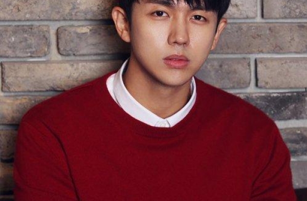 韩国2AM歌手任瑟雍出车祸：撞死闯红灯行人 警方认定其有过失