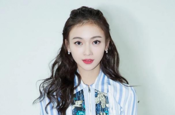 还在嘲笑吴谨言演成《八佰》女主？开局王炸，把牌打烂的人真不少