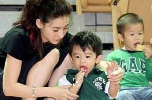 张柏芝被曝怀四胎，肚子看起来有5个月了，生父又将成谜？