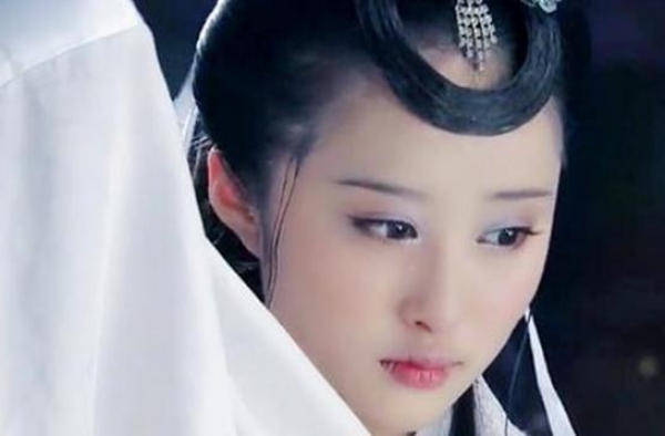 曾2次出演嫦娥，因之前太过惊艳，致后羿无人敢演，只能自己反串