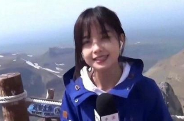 央视美女外景记者成全民偶像？清甜笑容不输奶茶妹妹，太治愈了
