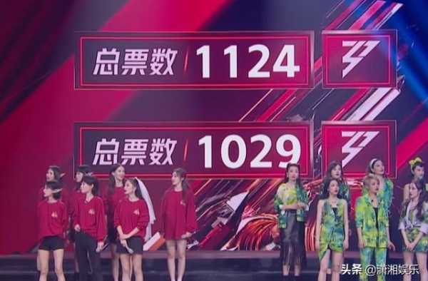 《浪姐》总决赛，张萌担任主持是败笔，安排蓝盈莹拉票太尴尬