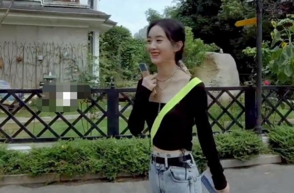 赵丽颖录节目偶遇“阿姨粉”，看到她的真实反应后，红是有原因的