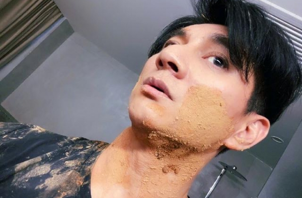 元气满满的哥哥：吴奇隆蒙面偷袭杨洋，却被保安当坏人按倒，太险