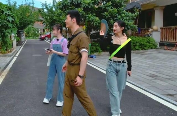 《中餐厅》收视率冠军？却因客人妆容“穿帮”，不要侮辱观众智商