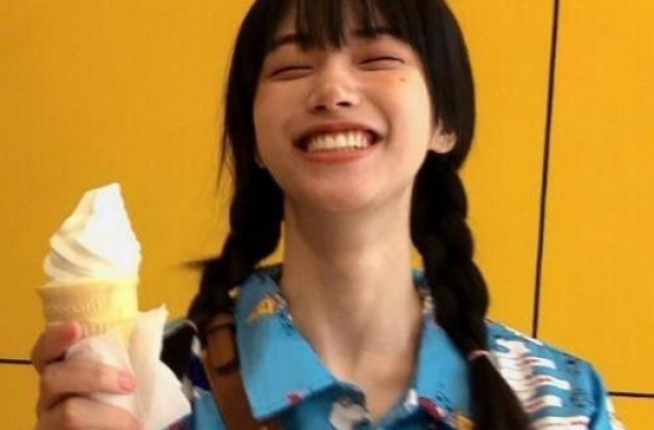 段小薇被嘲偷照片后高调晒近况，＂盗版＂小松菜奈，原来这么美