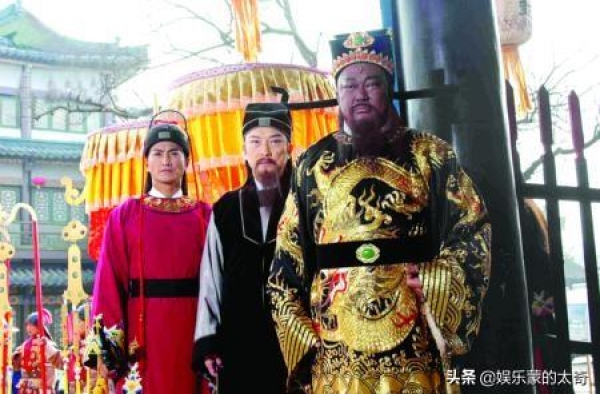 这个版本的《包青天》很多人应该没看过，TVB拍的，美女超级多