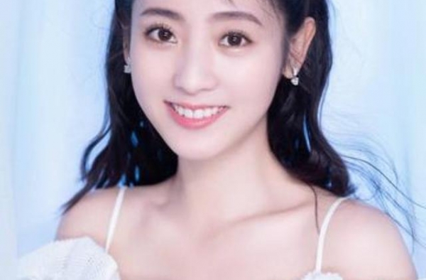 看“仙女”邢菲如何穿搭，打造＂仙女＂气质