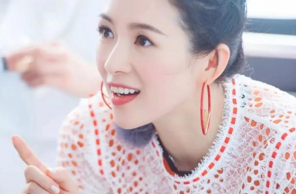 章子怡女儿醒醒近照，“最丑星二代”，如今逆袭成功