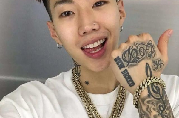 第二个PG ONE ?张靓颖忘词翻车“嫂子”变“老婆”？