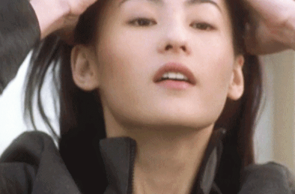 张柏芝近照不见小肚腩，三儿子露正脸颜值随妈，穿衣打扮好像女孩