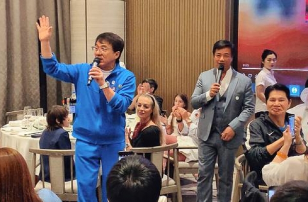 正愁国庆档没有动作大片看，成龙就带着《急先锋》满血归来了