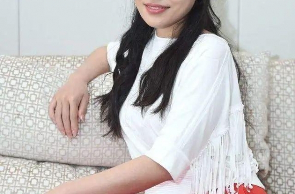 张艺谋的大女儿，两次结婚都嫁老外，被前夫背叛家暴如今回国发展