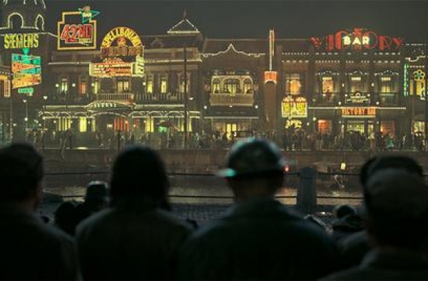 这个被姚晨第一眼就看中的男人，终于在电影《八佰》里火了