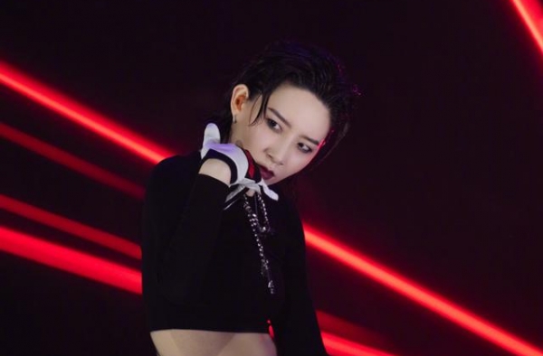 李斯丹妮：担心自己无聊又透明，得到大家喜欢很意外