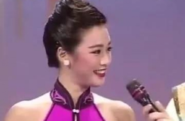 50岁的钟丽缇被嘲“越来越像大妈”，霸气回应：我天生就嫩