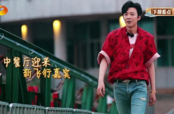 《中餐厅 4》刘宇宁自带“宝藏行李”引惊叹
